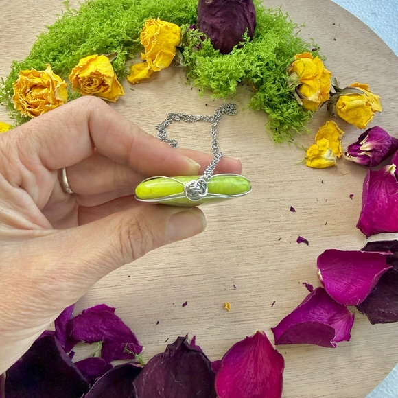 Handmade Serpentine Pendant Necklace - Picture 6 of 6